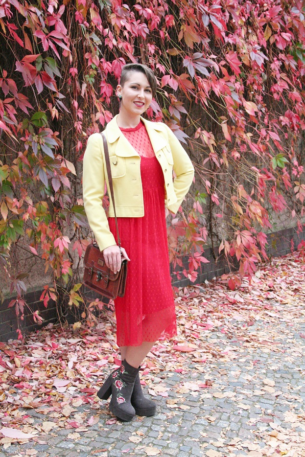 071c-Lisa-Marie Friedenau Rockabilly Pin-up Petticoat Herbst autumn fall pretty woman girl Berlin street fashion style Björn Akstinat schickaa