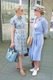 Andrea und Julia, Kurfürstendamm (vor der Verkehrskanzel)